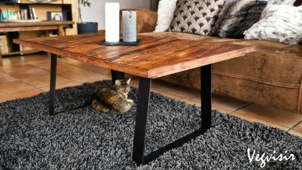 Table Basse De Style Industriel Par Atelier Vegvisir Sur L Air Du Bois