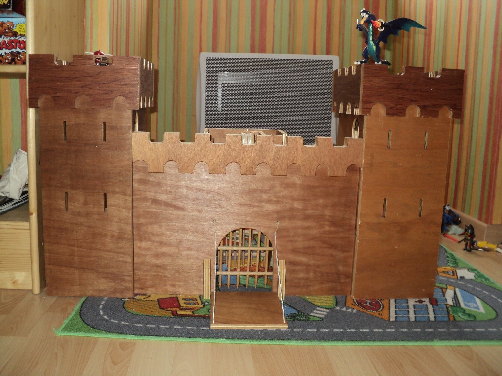 Chateau fort pour figurines Playmobil par Regis sur L'Air du Bois