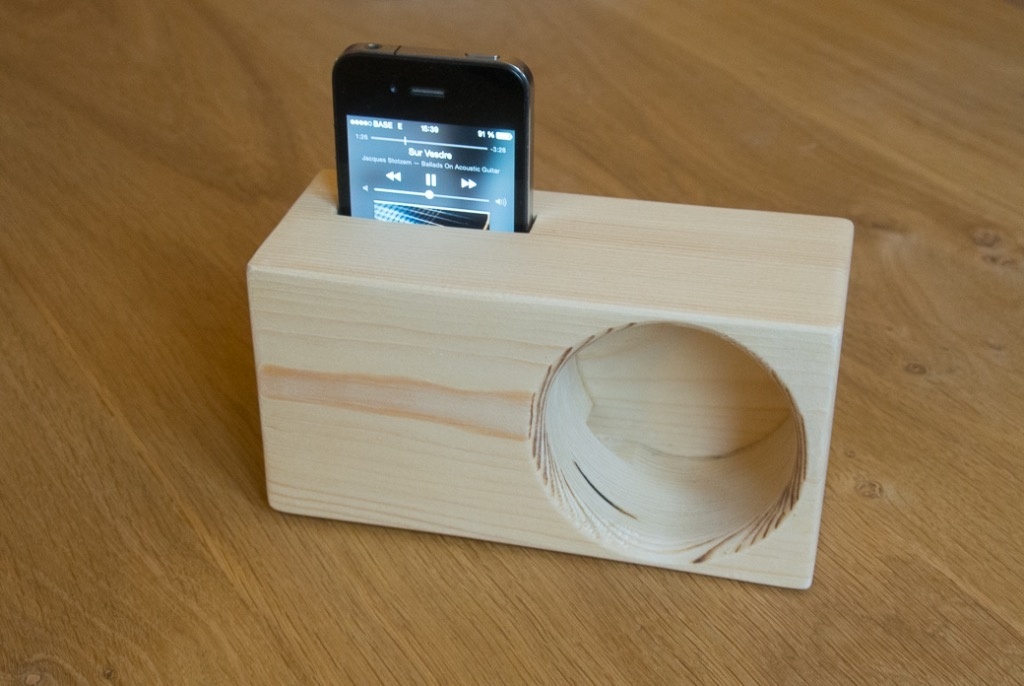support en bois pour création de mobile