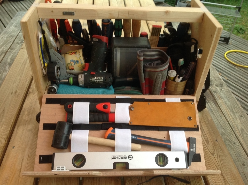 Ma caisse a outil par Leboiseuxdumorvan  Boîte à outils en bois, Caisse a  outils, Outils