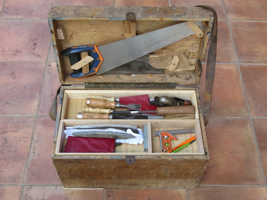 Restauration et agencement d'une caisse à outils de menuisier par dneis sur  L'Air du Bois