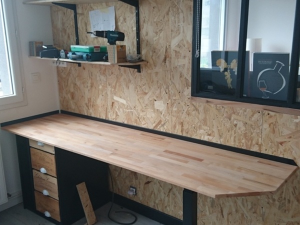 Fabrication d'un bureau double sur mesure avec plateau en bois massif