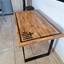 Table de cuisine avec motifs epoxy