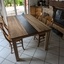 Table en noyer massif et son chemin de table en compact